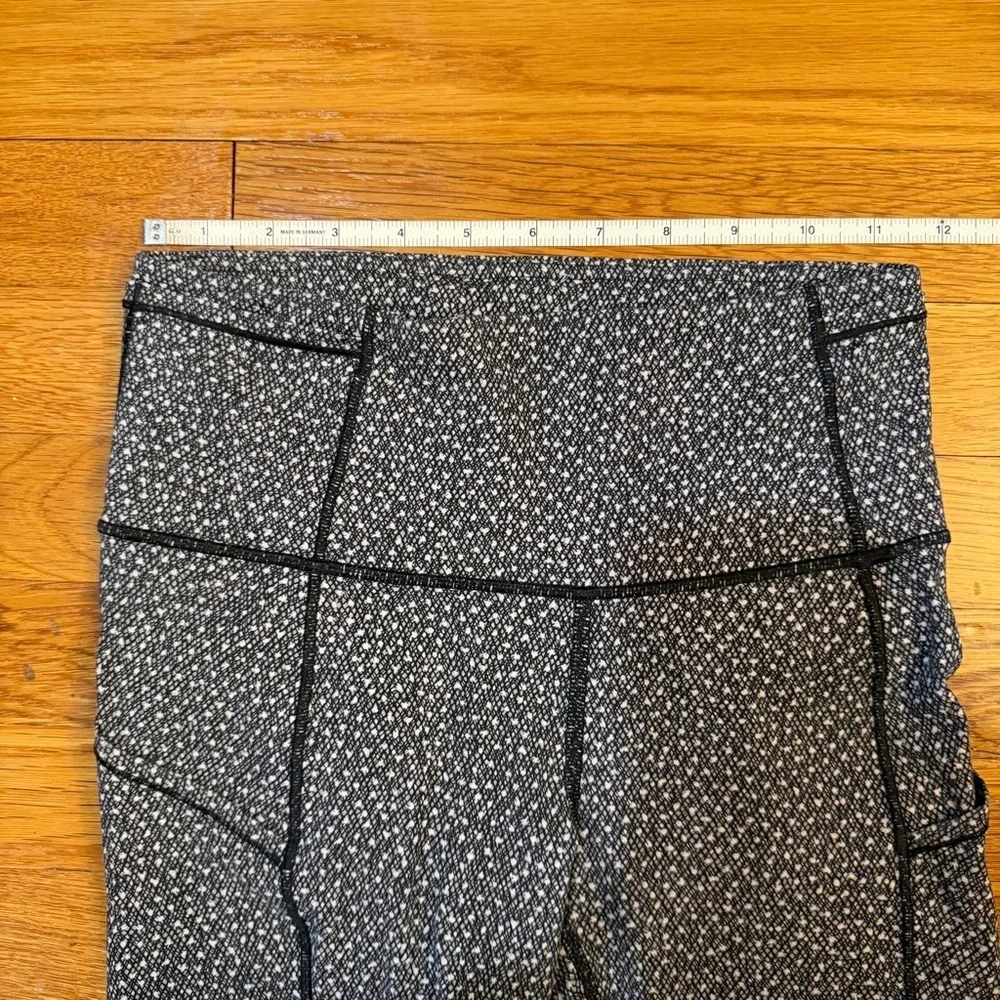 Lululemon Fast And Free 7/8 Tight Frozen Fizz White Black - Size 4 Pockets
